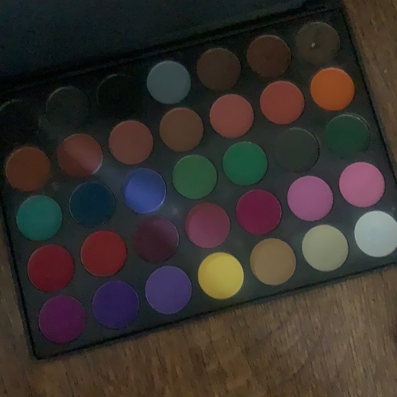 Selling used morphe palettes , - Picture 3 of 4